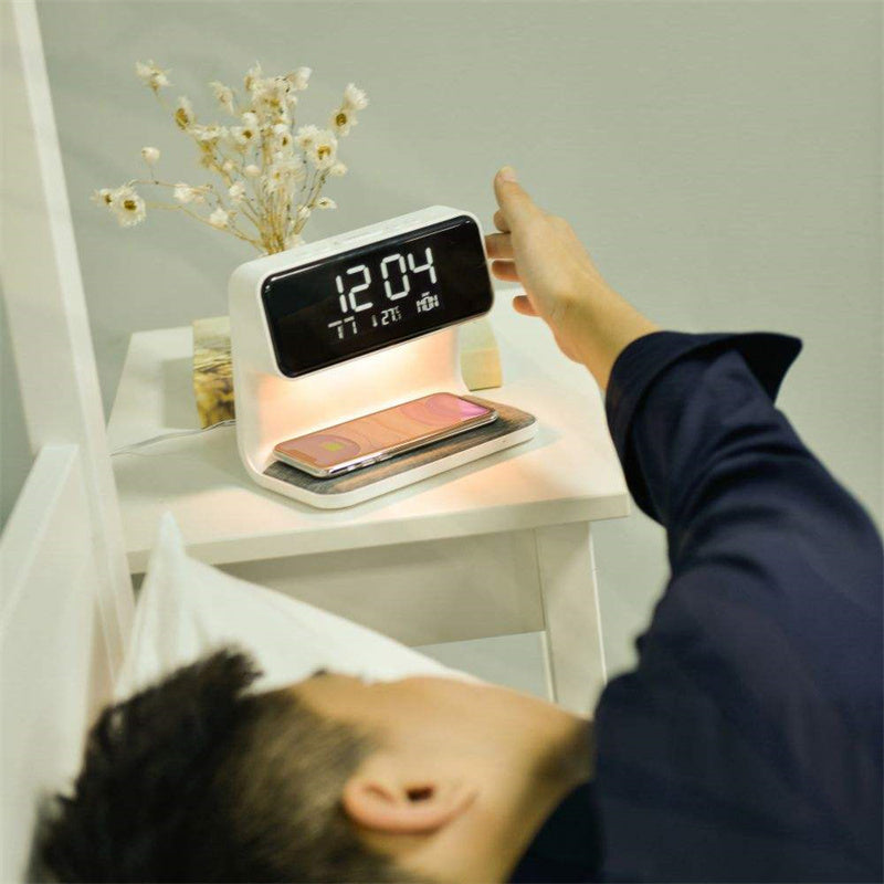 3-in-1 bedlamp met draadloze oplader en wekker