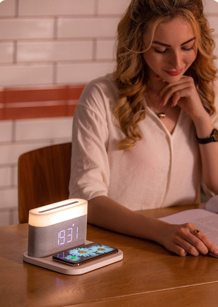 3-in-1 Draadloze Oplader LED Lamp en Digitale Wekker Dock