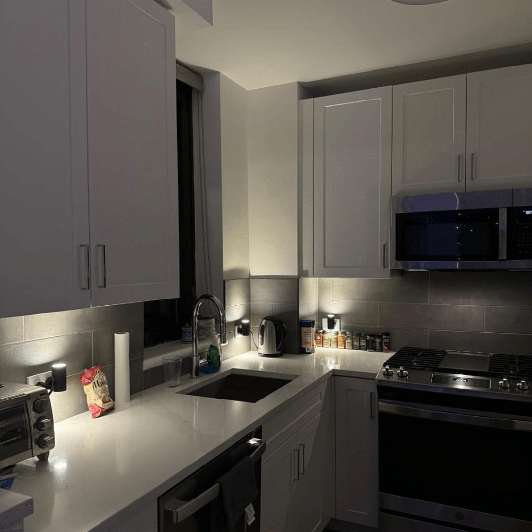 Alova LED Stekker Wandlamp Dimmbare Sensorlamp voor Gangen Slaapkamers en Trappen