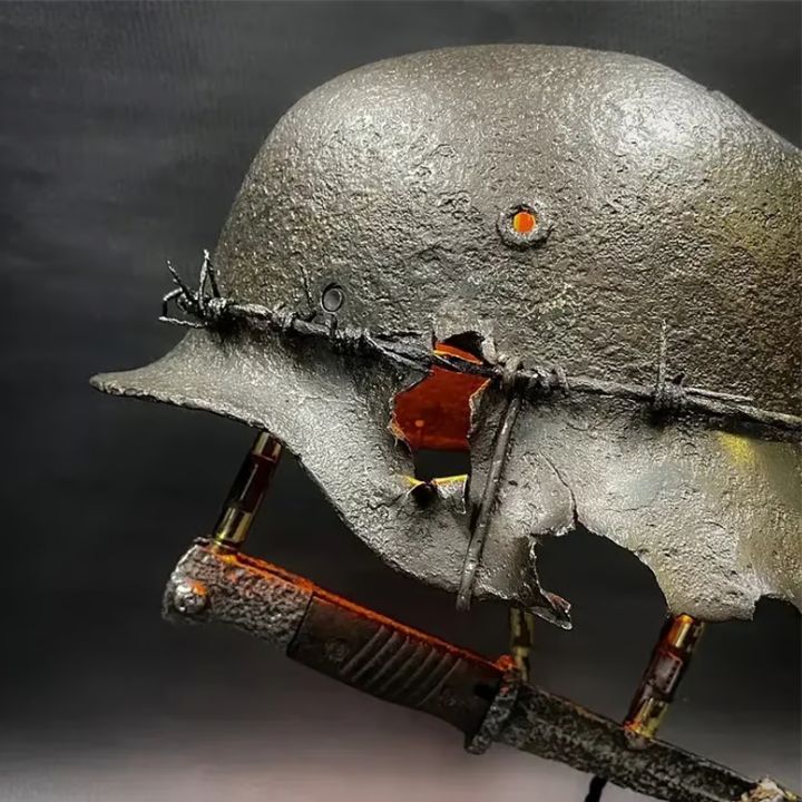 AntiqueLume vintage stalen helm tafellamp
