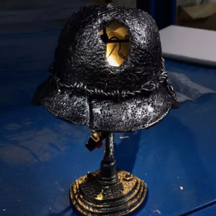 AntiqueLume vintage stalen helm tafellamp