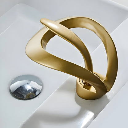 AquaGleam minimalistische badkamer wastafel kraan met enkele hendel