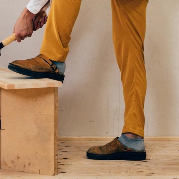 Berken heren leren slippers met verstelbare band en zachte voetbed