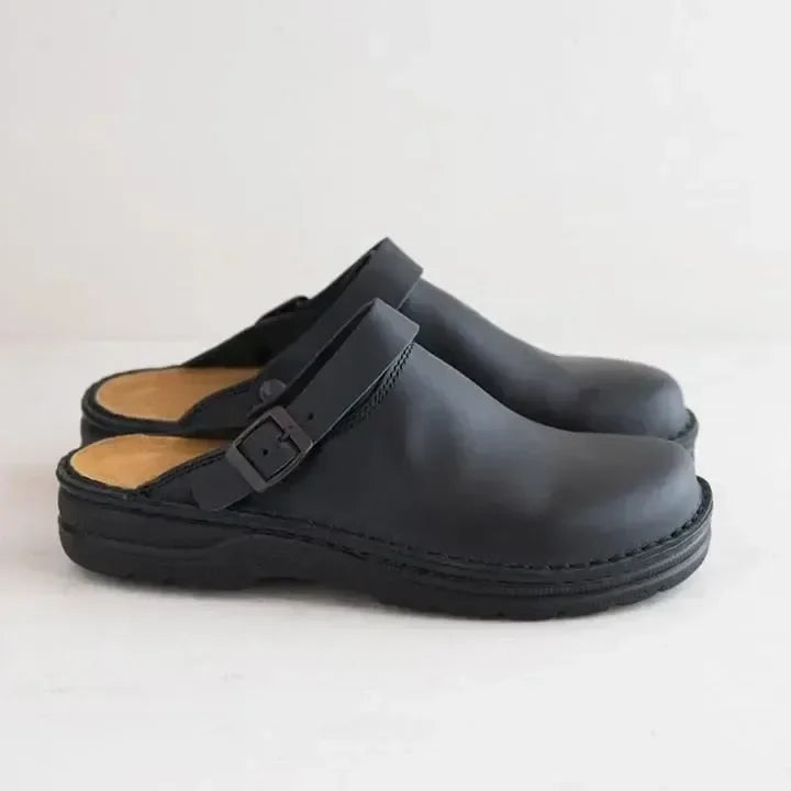 Berken heren leren slippers met verstelbare band en zachte voetbed
