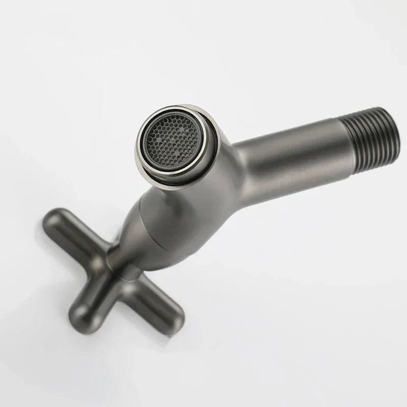 BrassFlow massief messing wandgemonteerde koudwaterkraan