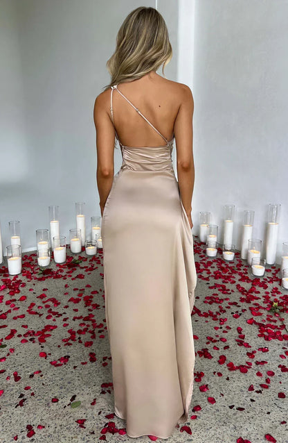 Eliana off-shoulder geplooide satijnen jurk