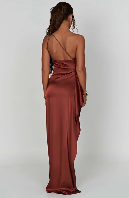 Eliana off-shoulder geplooide satijnen jurk