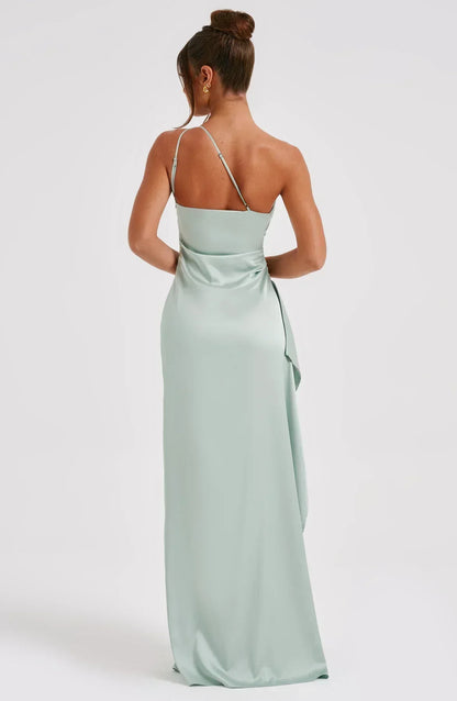 Eliana off-shoulder geplooide satijnen jurk
