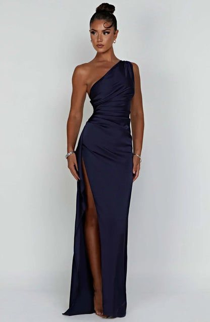 Eliana off-shoulder geplooide satijnen jurk