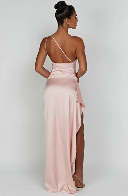 Eliana off-shoulder geplooide satijnen jurk