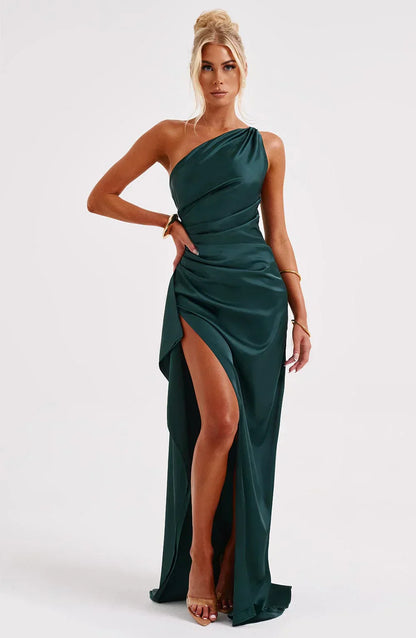 Eliana off-shoulder geplooide satijnen jurk