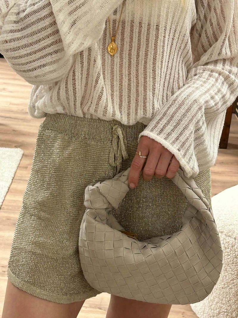 Elsa Mini Suède Tas Geweven Knoptas met Gouden Accenten