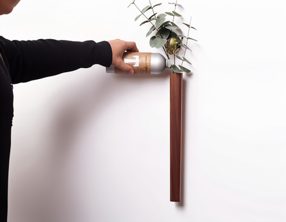 FreshFloret wandgemonteerde houten vaas massief beuken- en walnotenhout bloemendisplay