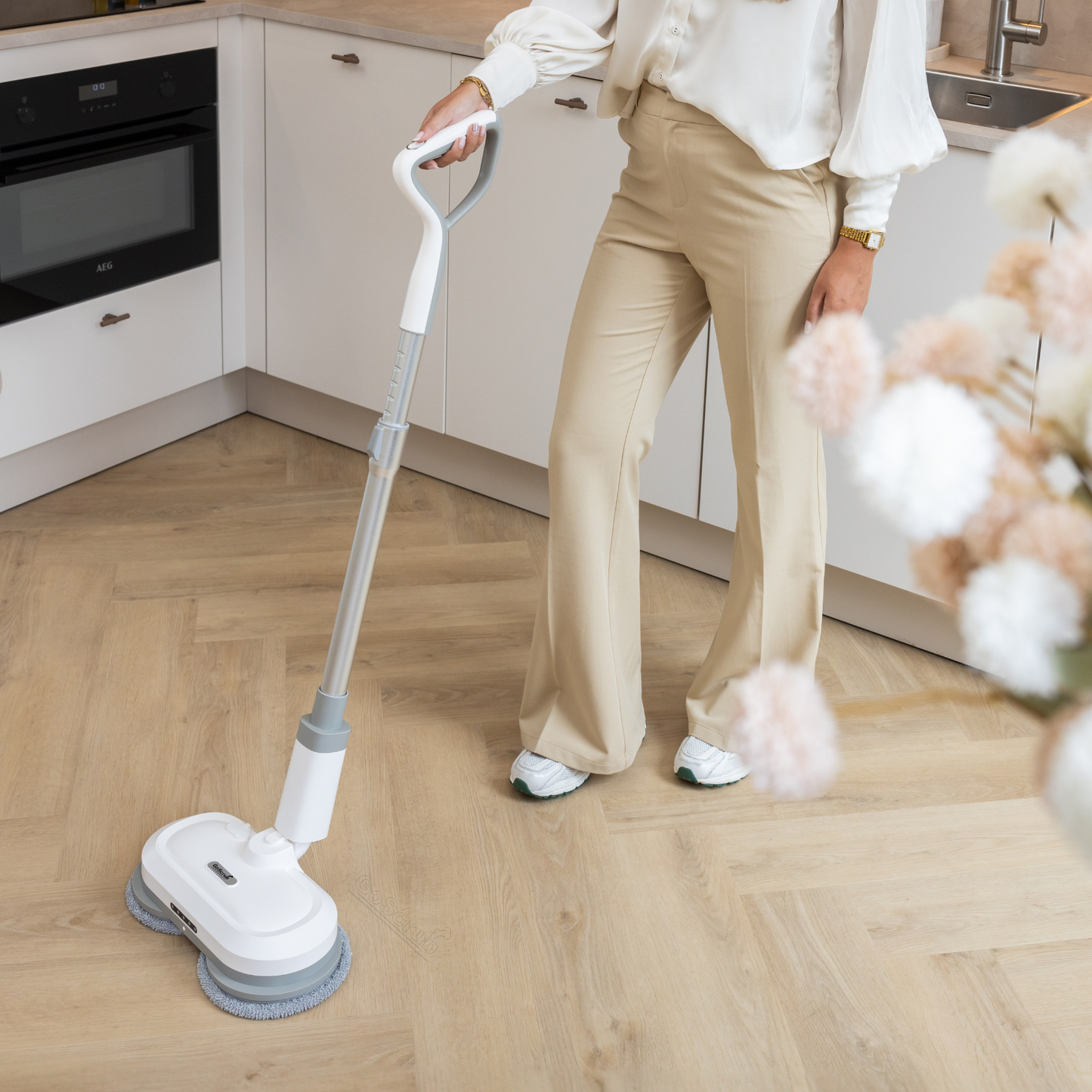 GlidePro snoerloze slimme mop met sprayfunctie en herbruikbare pads voor moeiteloos vloerreiniging