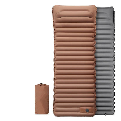 Opblaasbaar campingmatras met ingebouwde voetpomp voor comfortabel slapen buiten