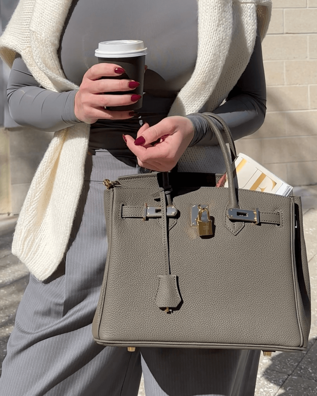 Leren handtas voor dames met verstelbare riem en ruim ontwerp