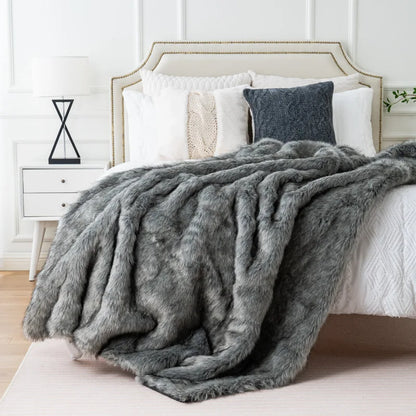 Luxe nepvossenbont plaid met ultra zachte pluche uitstraling en elegant woondecor design