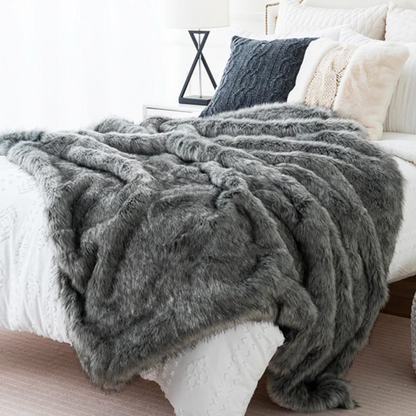 Luxe nepvossenbont plaid met ultra zachte pluche uitstraling en elegant woondecor design