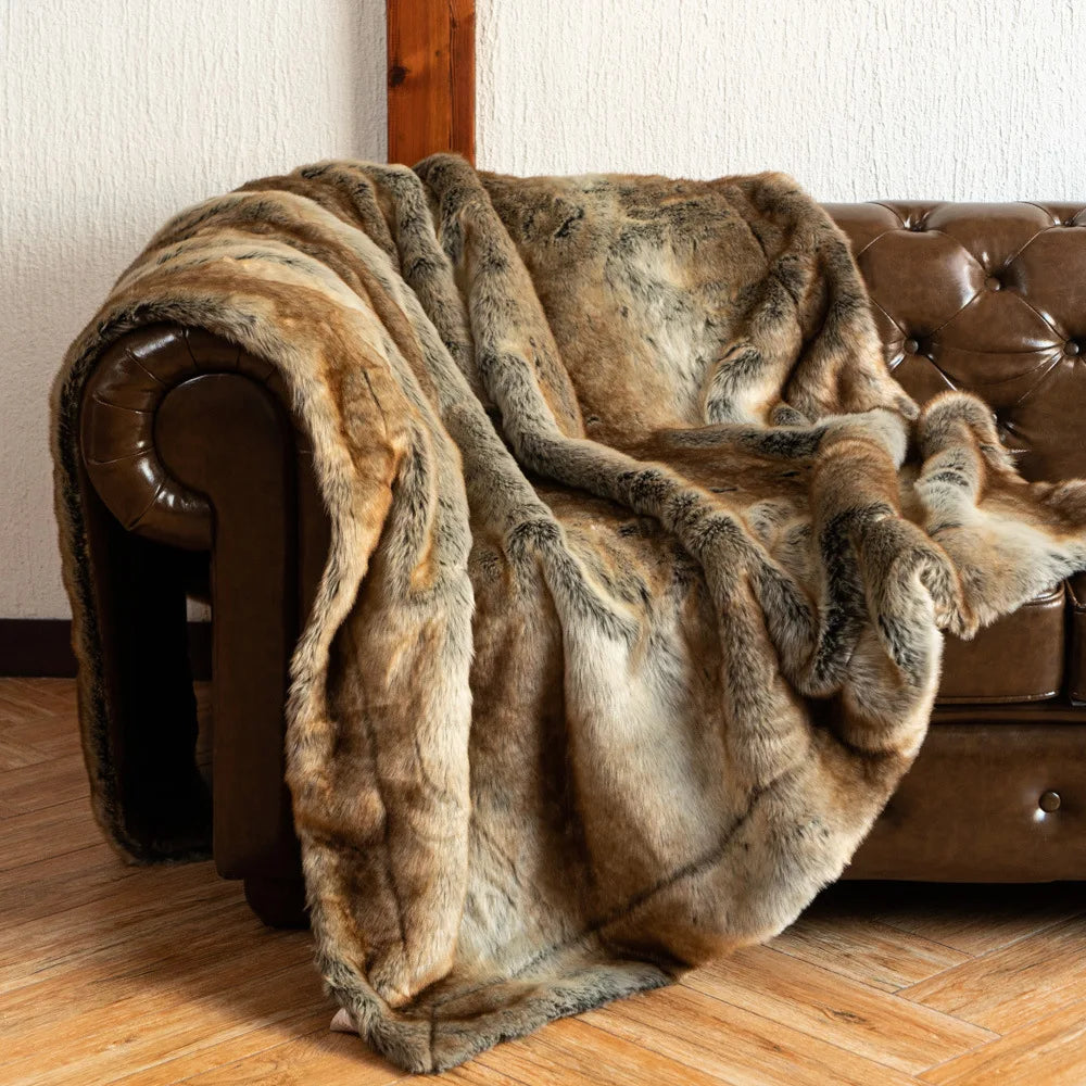 Luxe nepvossenbont plaid met ultra zachte pluche uitstraling en elegant woondecor design