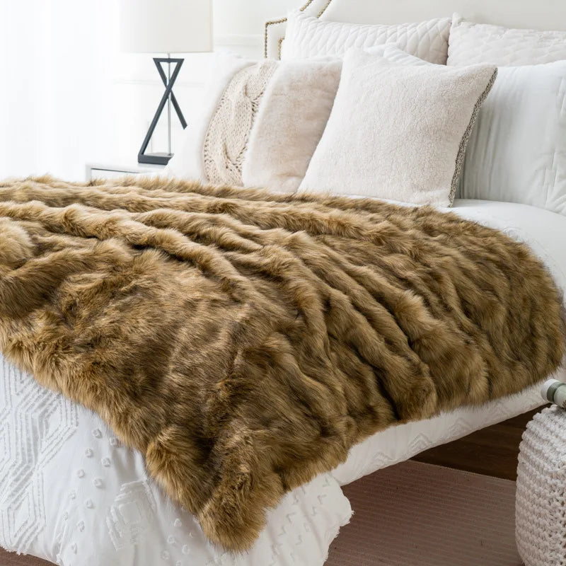 Luxe nepvossenbont plaid met ultra zachte pluche uitstraling en elegant woondecor design