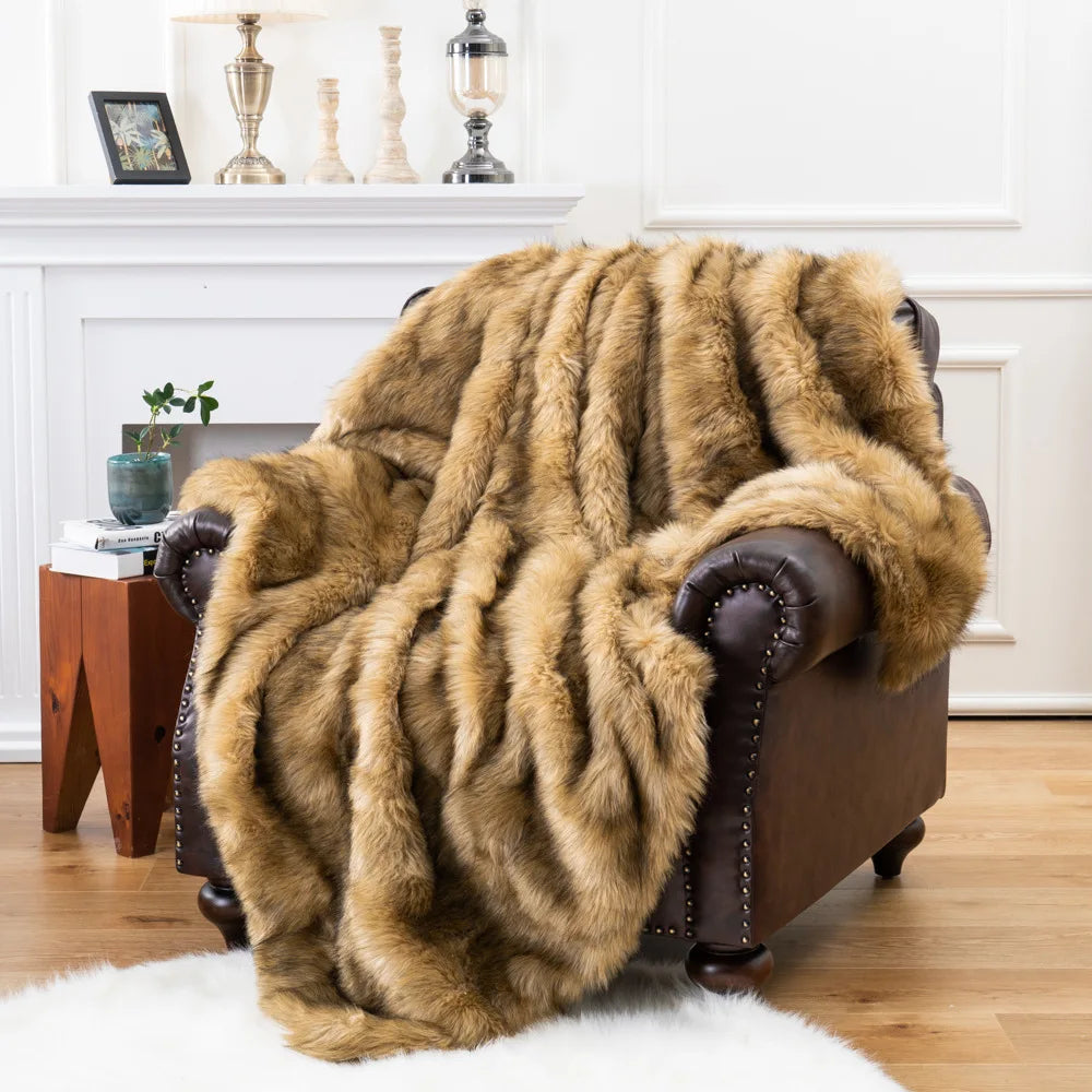 Luxe nepvossenbont plaid met ultra zachte pluche uitstraling en elegant woondecor design