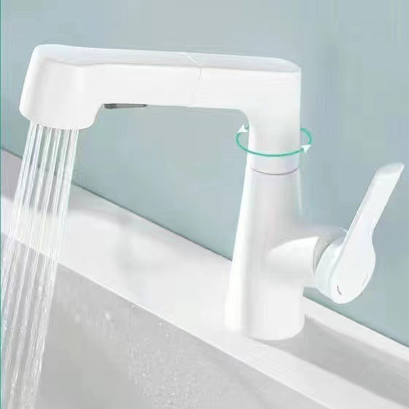 Moderne badkamer wastafelkraan met uittrekbare sproeikop