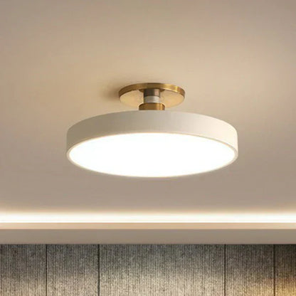 Nordic Glow LED plafondlamp met minimalistisch rond ontwerp en zacht sfeerverlichting