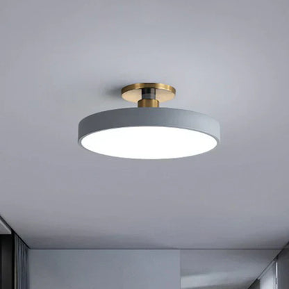 Nordic Glow LED plafondlamp met minimalistisch rond ontwerp en zacht sfeerverlichting