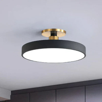 Nordic Glow LED plafondlamp met minimalistisch rond ontwerp en zacht sfeerverlichting