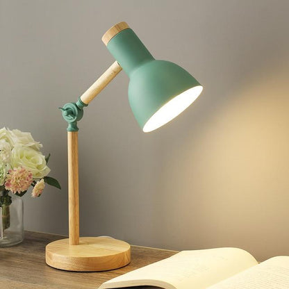 Noordse houten bureaulamp met verstelbare arm voor moderne sfeerverlichting
