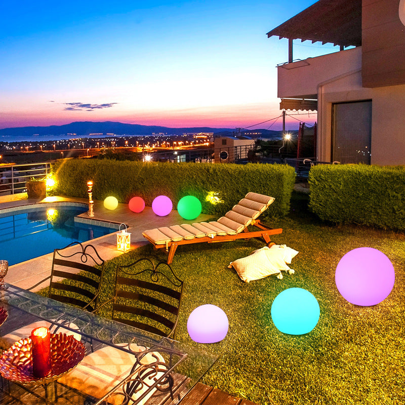 Zonnebol buitenlamp met warme LED-gloed voor tuin, terras en pad