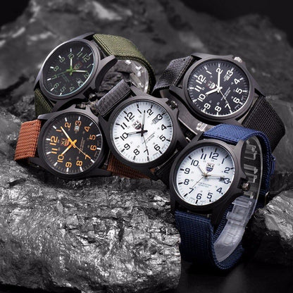 Tactisch militair horloge met waterdicht ontwerp en duurzame prestaties buiten