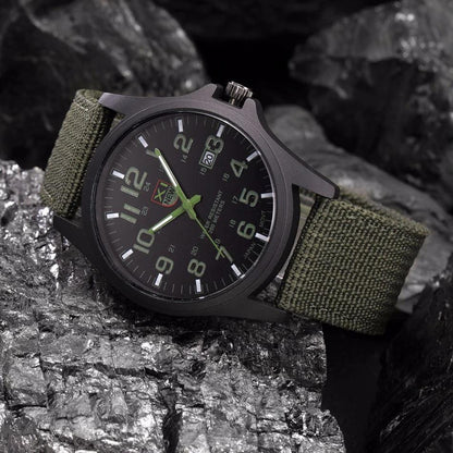 Tactisch militair horloge met waterdicht ontwerp en duurzame prestaties buiten
