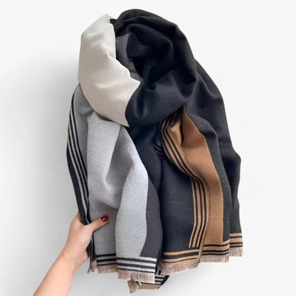 Valeria luxe kasjmieren sjaal met zachte, lichte stof en elegant veelzijdig design