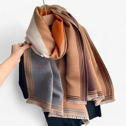 Valeria luxe kasjmieren sjaal met zachte, lichte stof en elegant veelzijdig design