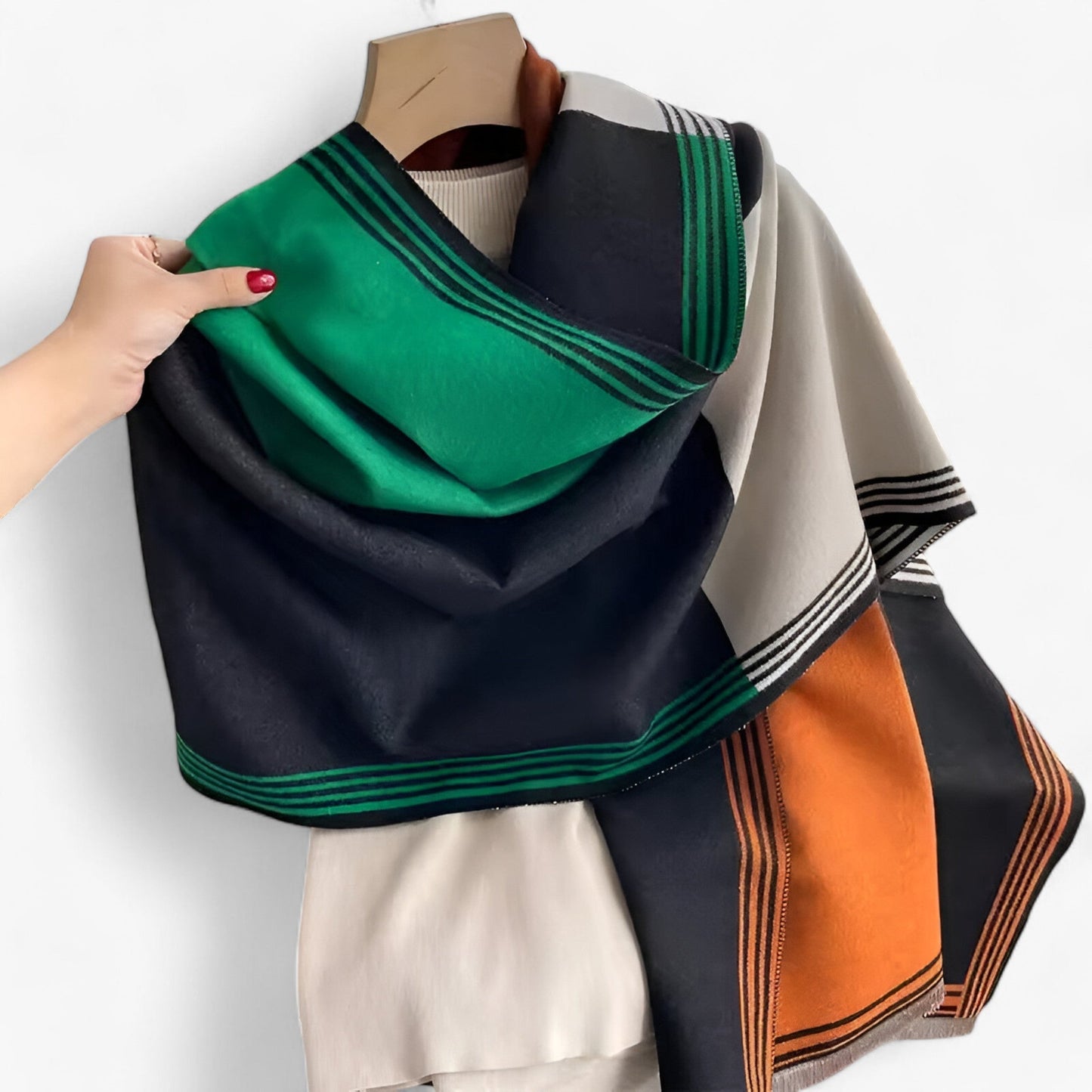 Valeria luxe kasjmieren sjaal met zachte, lichte stof en elegant veelzijdig design