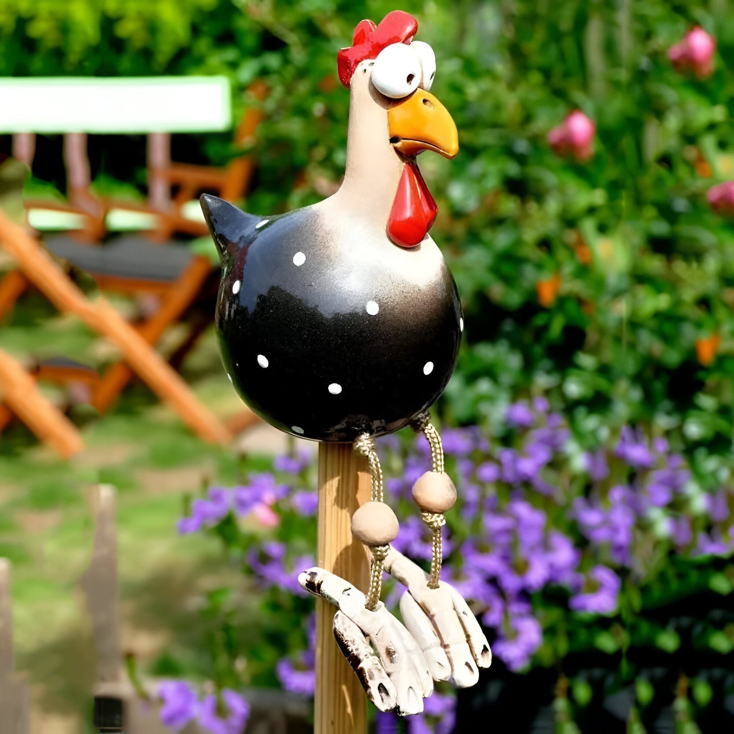 Sprookjesachtige grote oog kippen tuinbeeld met weerbestendig ontwerp