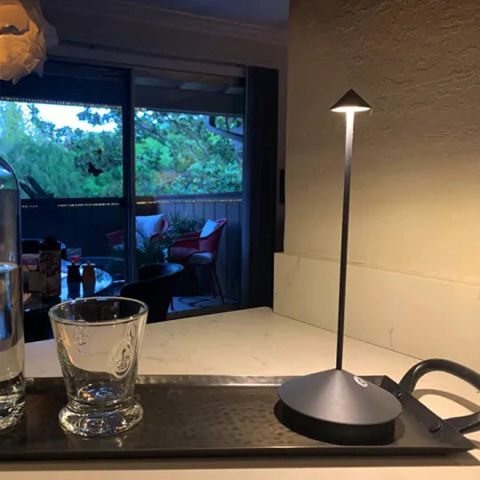 Draadloze LED-tafellamp met oplaadbare batterij en modern design