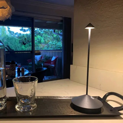 Draadloze LED-tafellamp met oplaadbare batterij en modern design