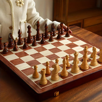 Houten schaakset met stukken van massief hout voor klassiek en competitief spel